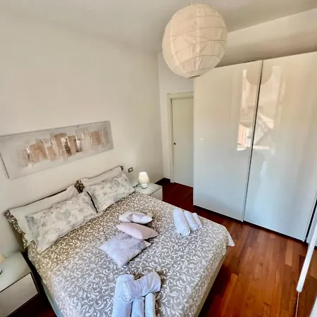 Divina Luxury With Jacuzzi Near The Apartment Como