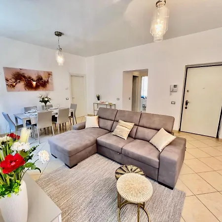 Apartment Divina Luxury With Jacuzzi Near The Como