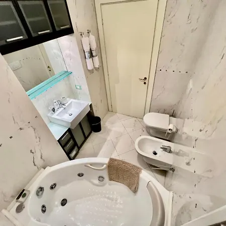 Apartment Divina Luxury With Jacuzzi Near The *